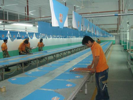 工衣/工作服定做中LOGO圖案絲印_手工絲網(wǎng)印刷技術揭秘視頻