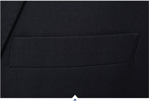 兩粒扣修身版正裝定做西服胸前手巾袋細(xì)節(jié)特寫(xiě)圖